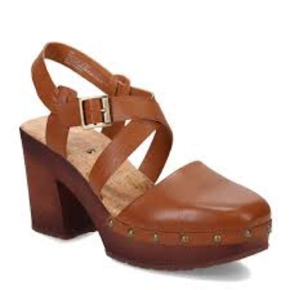 Korks Wendy Clogs. Tan. Size 6.